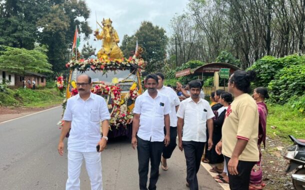 ಗೂನಡ್ಕ : ತೆಕ್ಕಿಲ್ ಶಿಕ್ಷಣ ಸಂಸ್ಥೆ ವತಿಯಿಂದ ಕೆದಂಬಾಡಿ ರಾಮಯ್ಯ ಗೌಡರ ಕಂಚಿನ ಪ್ರತಿಮೆಗೆ ಅದ್ದೂರಿ ಸ್ವಾಗತ