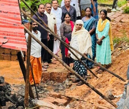 ಮುರುಳ್ಯ ಸಮಾಹಾದಿ ಮಸೀದಿಯ ತಡೆಗೋಡೆ ಕುಸಿತ ; ಪಕ್ಕದ ಮನೆ ಭಾಗಶಃ ಹಾನಿ - ಸುಳ್ಯ ಶಾಸಕಿ ಭಾಗೀರಥಿ ಮುರುಳ್ಯ ಭೇಟಿ