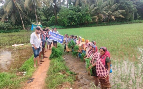 ರೋಟರಿ ಕ್ಲಬ್ ಉದ್ಯಾವರದ ಸದಸ್ಯರಿಂದ ಗದ್ದೆಯಲ್ಲಿ ಕೆಲಸ ಮಾಡುವ ರೈತರಿಗೆ ಗದ್ದೆಯಲ್ಲೇ ಸನ್ಮಾನ